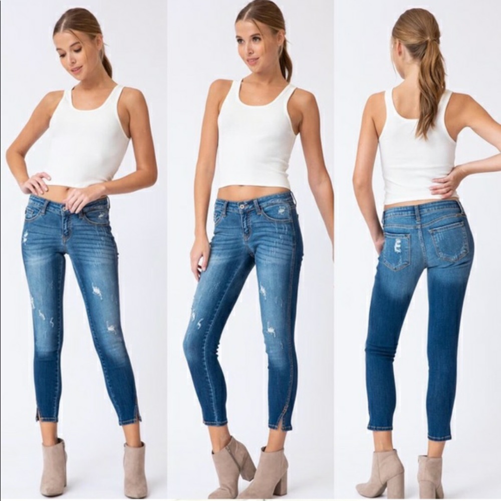 KanCan Midrise distressed cropped jeans
